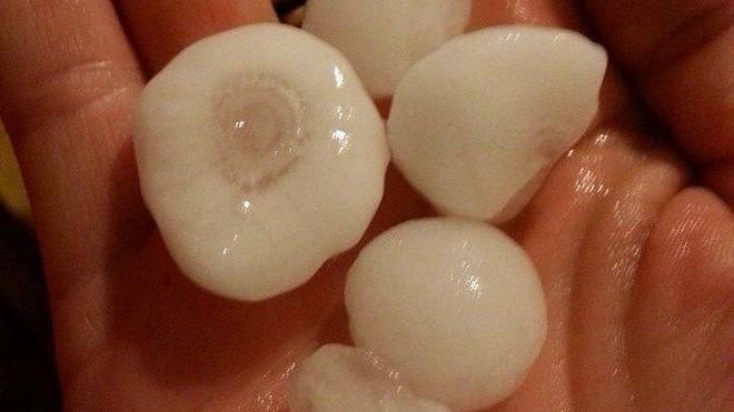 Dopo tuoni e fulmini una violenta grandinata