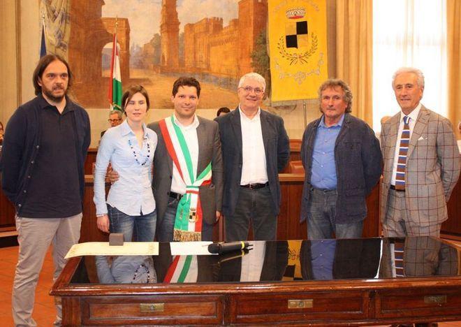 Consegnati gli attestati a cinque nuovi “cittadini onorari”