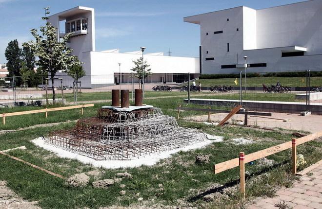 Modena, “Appare” un monumento ed è polemica - FOTO