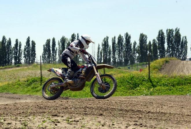 Sassolese di 44 anni cade e si frattura sulla pista da cross