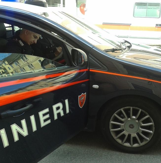 Investita sul marciapiede da auto pirata 