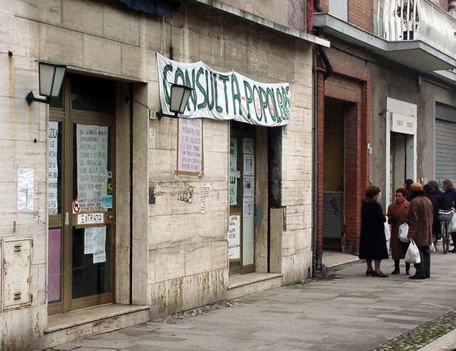 Va a fuoco la sede della Consulta Paura in centro a Comacchio 