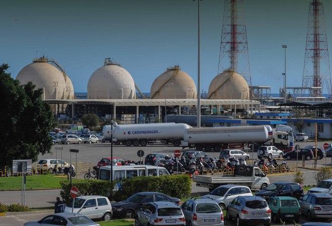 In marcia da Sarroch alla Saras per ricordare gli operai morti sul lavoro 