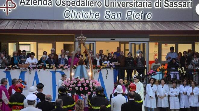 In preghiera con gli ammalati