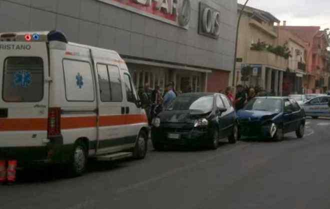 Scontro in via Diaz, ferite due donne 