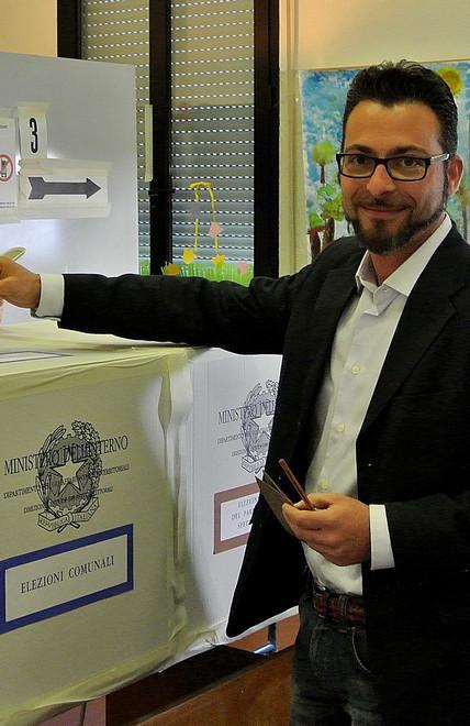 Sfoggio di tessere nel Comune neonato