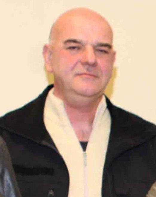 Testata in faccia all’autista che frena 