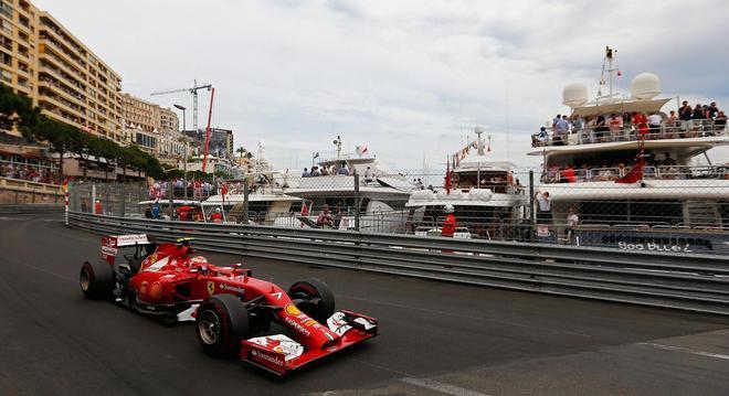 Rosberg domina, Hamilton furioso 