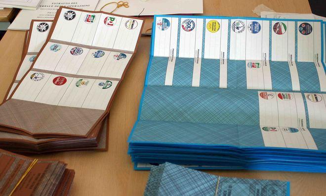 L’affluenza cala ancora ma non tracolla 