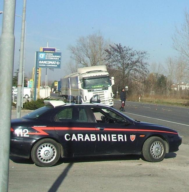 Furto di gasolio da un tir e in un deposito 