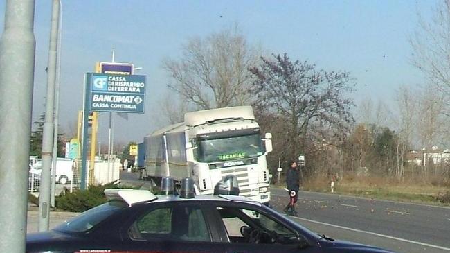 Furto di gasolio da un tir e in un deposito