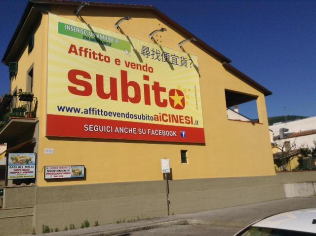 “Vendo subito ai cinesi”: fa discutere il cartello dell’immobiliare 