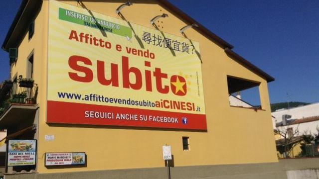 “Vendo subito ai cinesi”: fa discutere il cartello dell’immobiliare