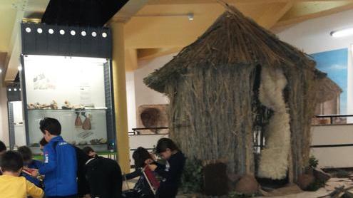 Che spasso il museo: i bambini costruiscono, tessono, scavano e indagano sui reperti trafugati