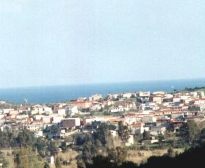 Anziano cade dal balcone e muore 