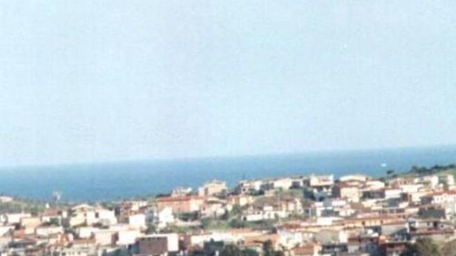 Anziano cade dal balcone e muore