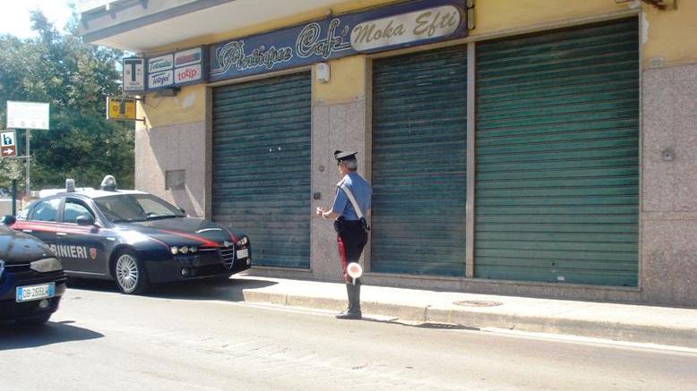 Sigarette e 200 euro, il bottino dei ladri in una tabaccheria