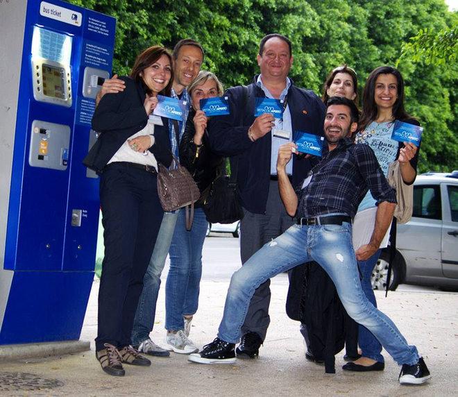 Canti corali sui pullman del Ctm 