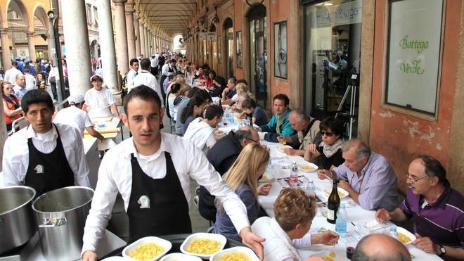 Ecco una “vasca” piena di tortellini 