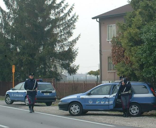 Via Albareto, motociclista ferito e multato