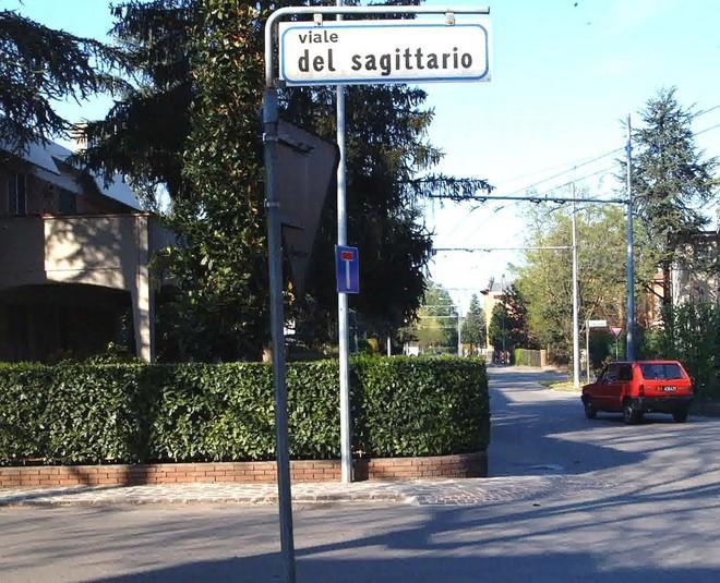 Si sveglia di notte e trova i ladri in casa