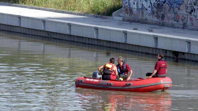 Trovato morto nel canale