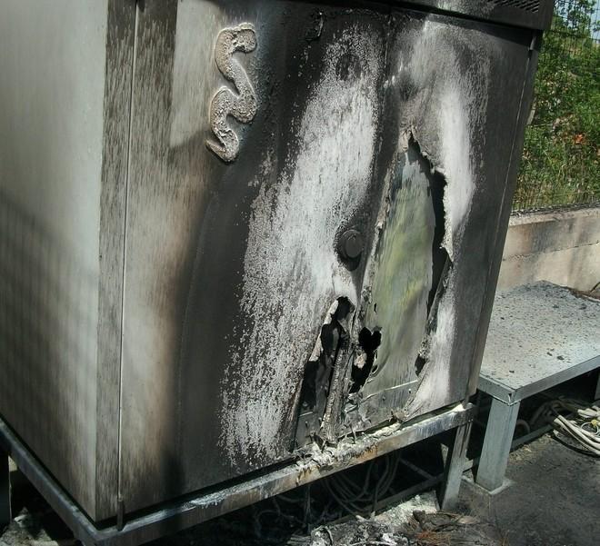 Data alle fiamme l’antenna contestata 