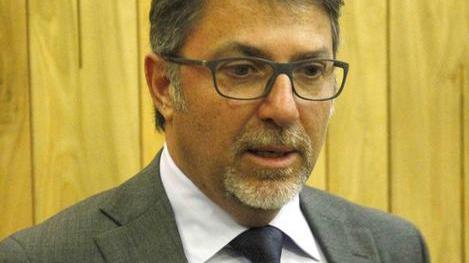 Colpì il padre a coltellate Sconto di pena in Appello