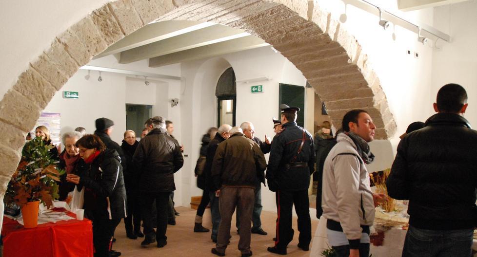 Visitatori alla scoperta di palazzi e chiese antiche 