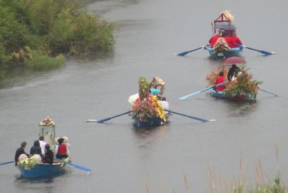 Santa Maria ’e mare, stavolta è davvero un “bagno” di folla