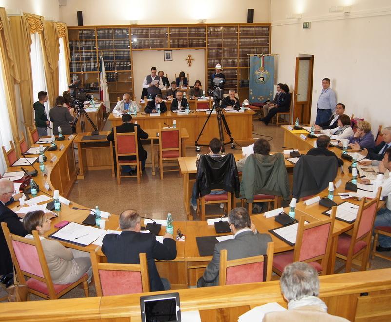 Bilancio, c’è il via libera Critiche dalle minoranze