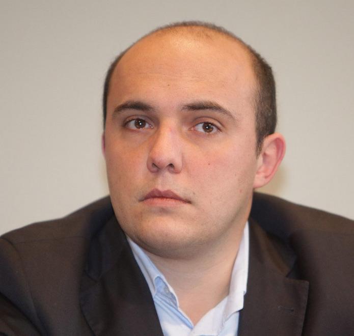 Appoggi: tanti alla finestra Querzè... fuori dalla porta 