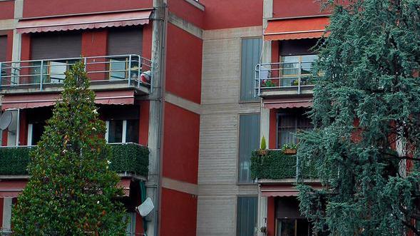 Schiacciato dall’auto: muore 64enne