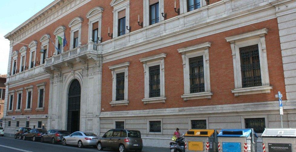 Carife resta commissariata e cede 16 filiali a Vicenza 