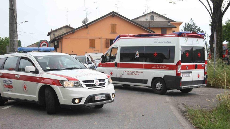 Auto contro un albero, ferito un 47enne