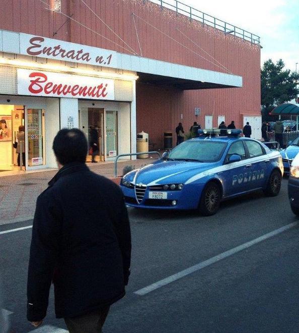 Furto di occhiali all’Auchan, ventottenne arrestato 