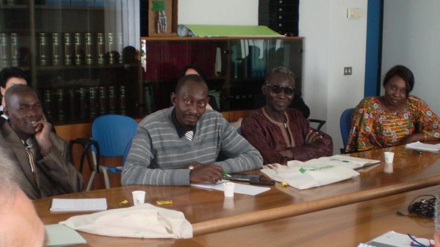 Come smaltire i rifiuti, Senegal a lezione in città