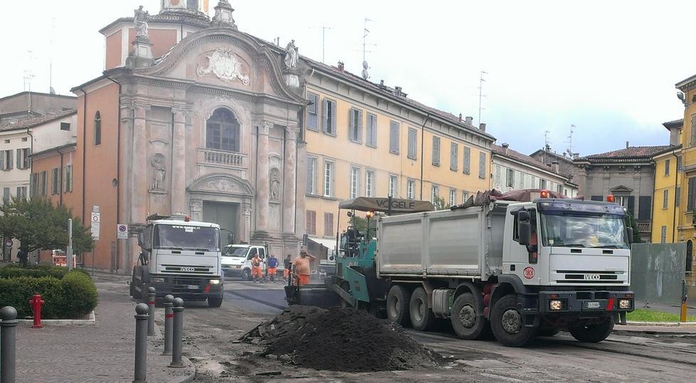 Piazza Roversi si rifà il look deviazioni in Corso Garibaldi