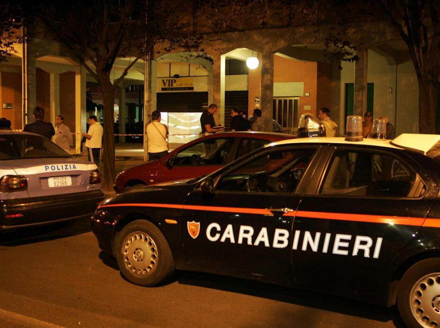 Distrugge i vetri delle auto per rubare 