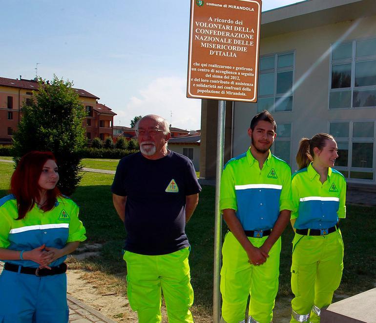 Le fiaccole illuminano Medolla e Cavezzo 