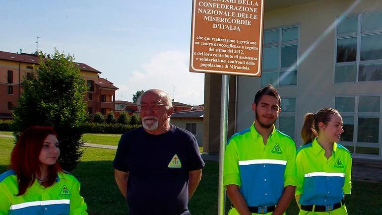 Le fiaccole illuminano Medolla e Cavezzo