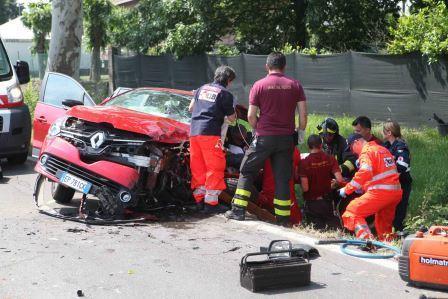 Scontro frontale a Bosco, grave un'automobilista 