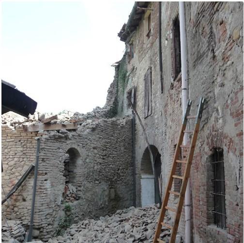 Crollo al palazzo ducale, danneggiata anche la chiesa 