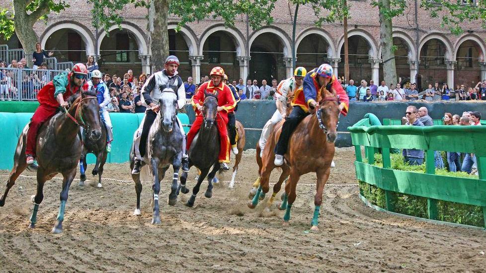 Palio fra sponsor e prove dei cavalli