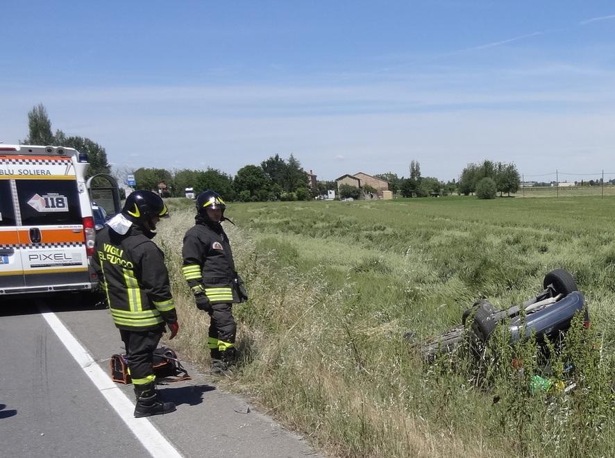 Gli impone turni di 24 ore e il dipendente si schianta