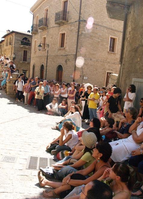 Le emozioni del raccontare si vivono a Gavoi 