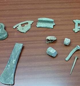 Monete e bronzetti, presi due tombaroli 