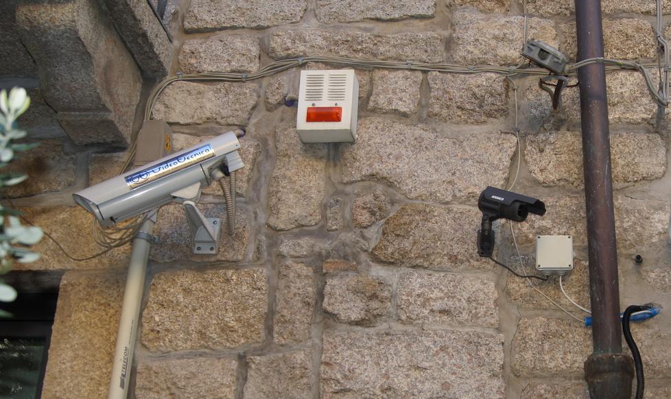 Furto in chiesa, attacco al sindaco «È anche colpa sua» 