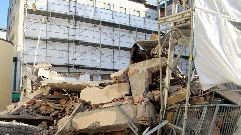 Prima Cardiologia, poi Dermatologia e i sequestri al Com. Un anno fa crollò la palazzina