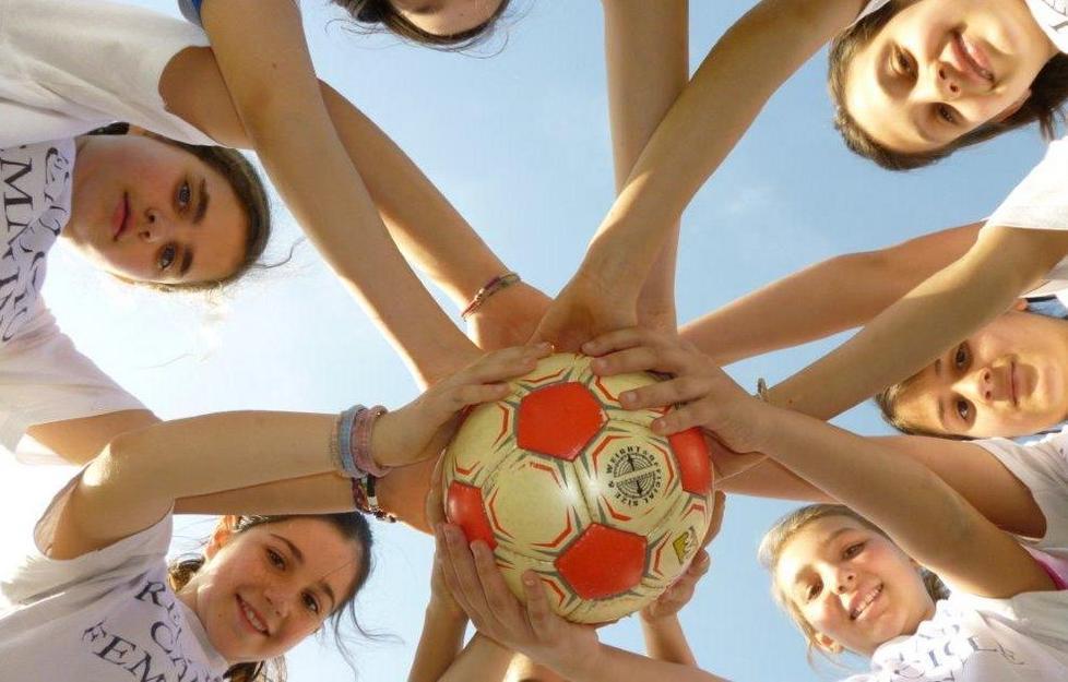 Domani allo stadio Mirabello “Fuorigioco alla violenza”